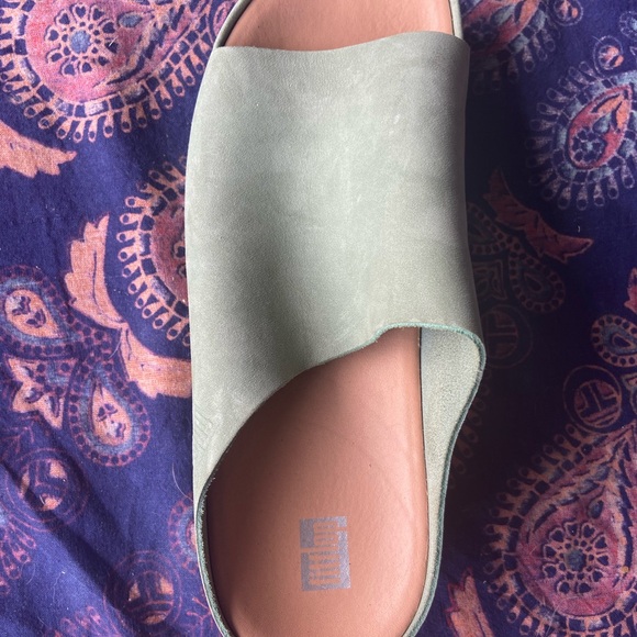 Fitflop Women's Light Gray Open-Toe Mules - Picture 6 of 9